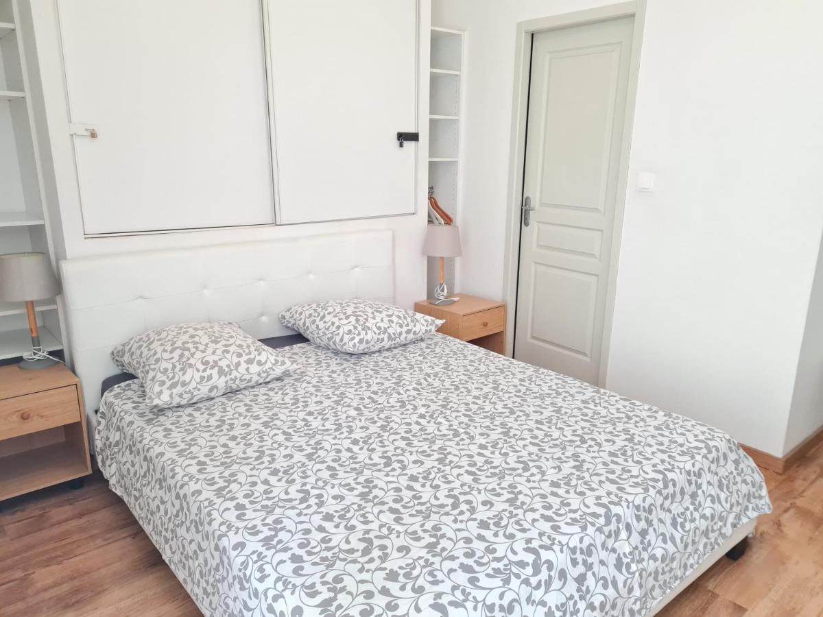 Appartement T2 avec sa terrasse ensoleillée et son Jaccuzi privatif Apartamento *